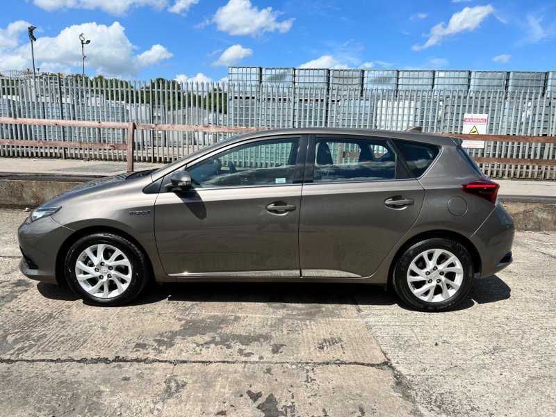 TOYOTA AURIS