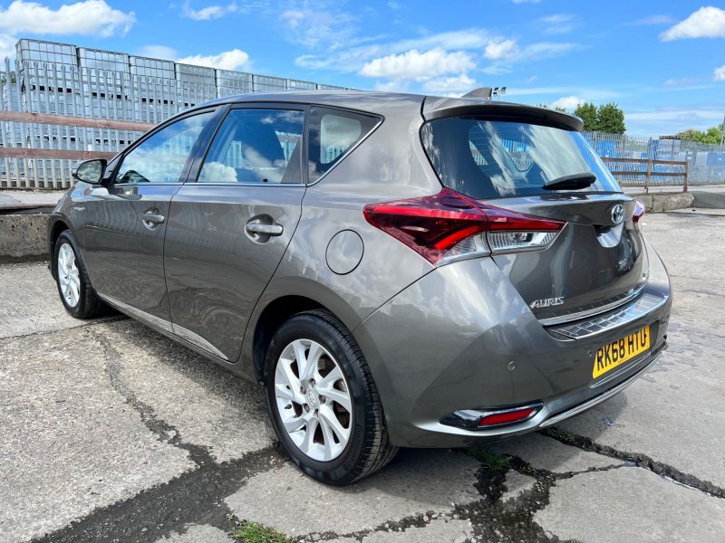 TOYOTA AURIS