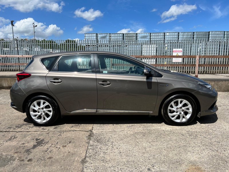 TOYOTA AURIS