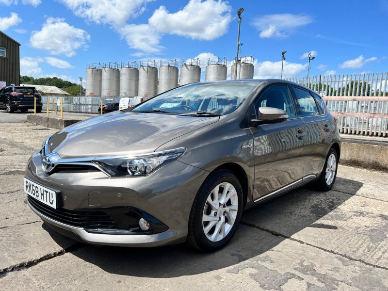 TOYOTA AURIS