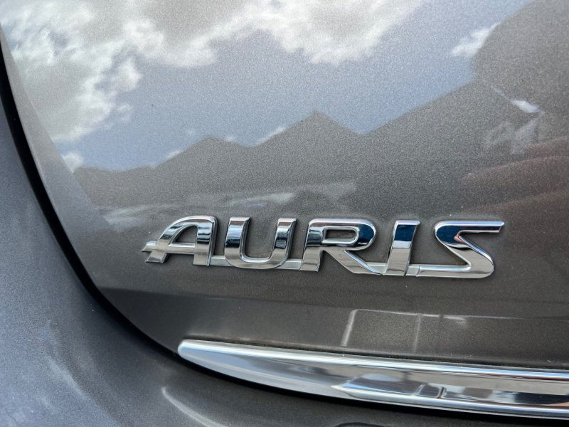 TOYOTA AURIS