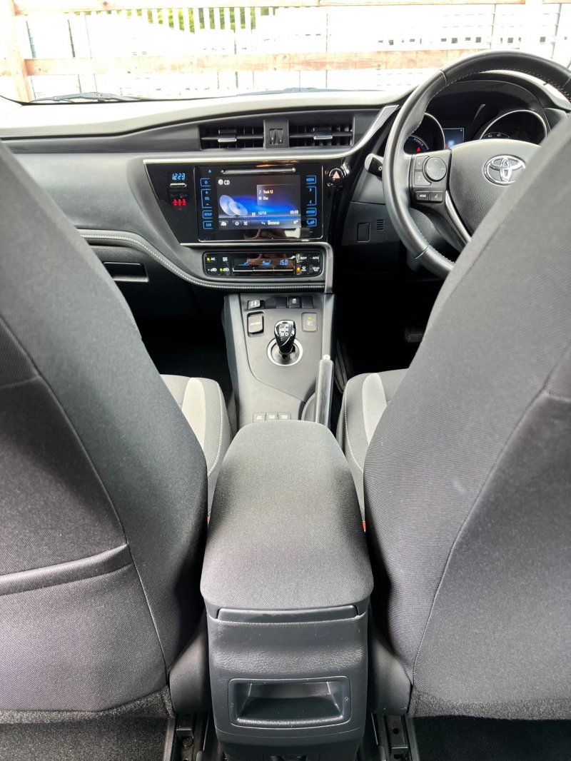 TOYOTA AURIS