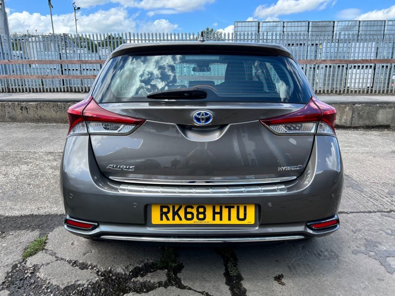 TOYOTA AURIS