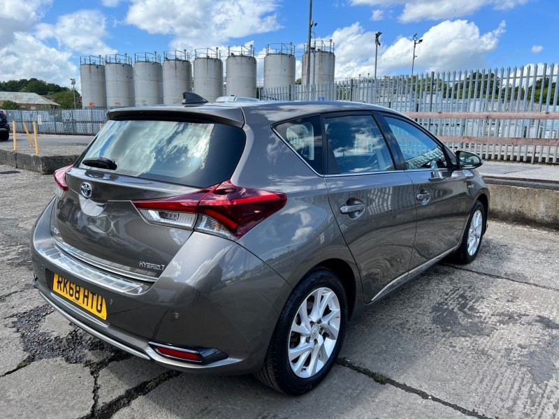 TOYOTA AURIS