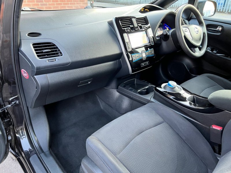 NISSAN LEAF