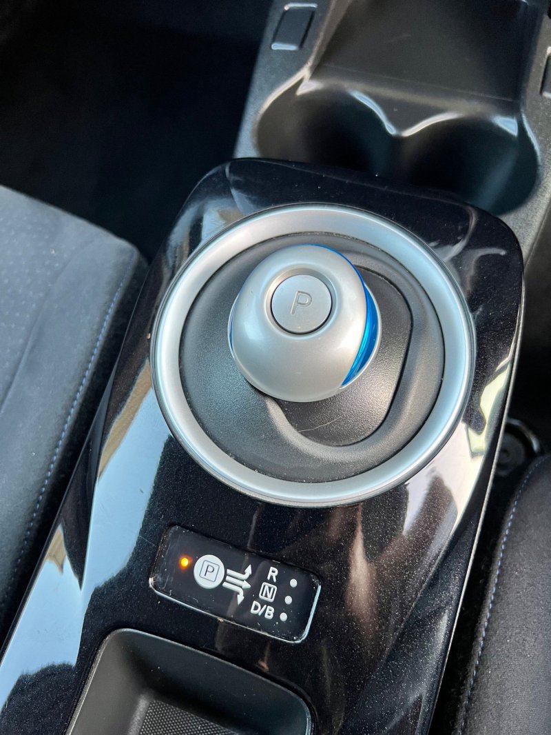 NISSAN LEAF