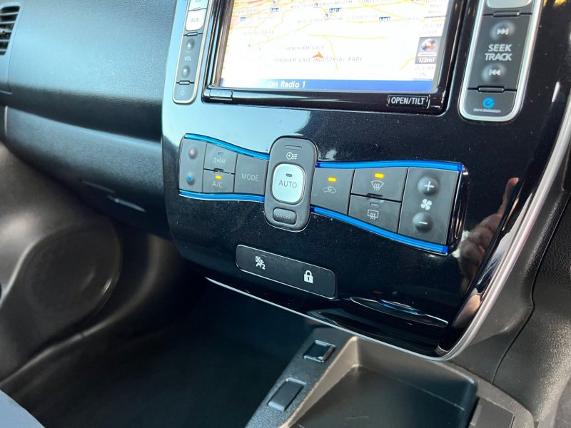 NISSAN LEAF