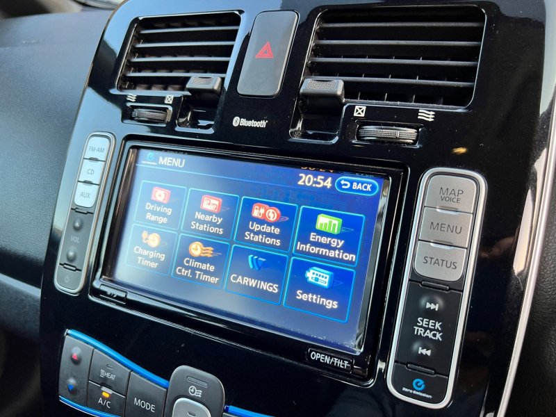 NISSAN LEAF