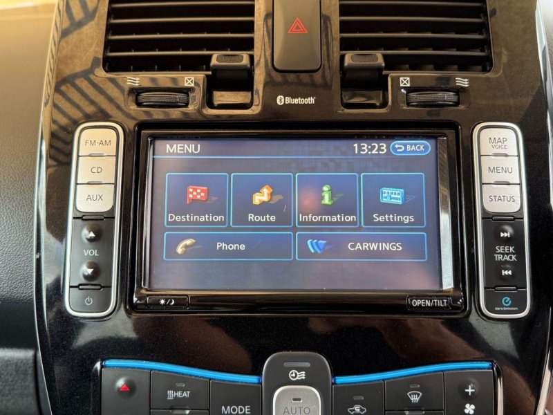 NISSAN LEAF