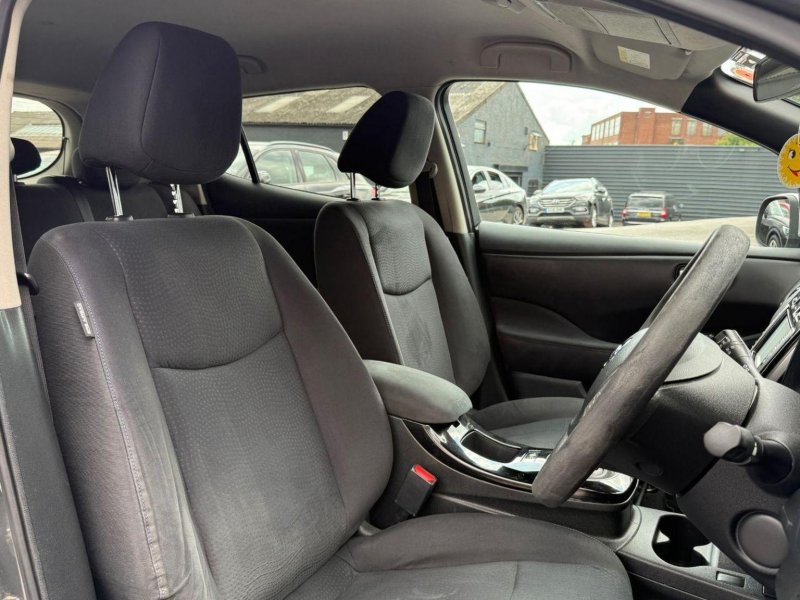 NISSAN LEAF