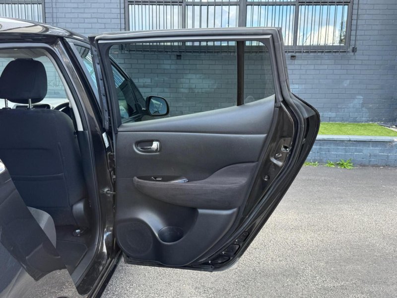 NISSAN LEAF